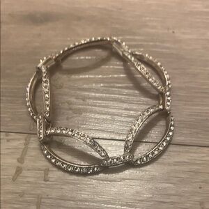 Elegant Silver Bracelet with Sparkling Embellishments